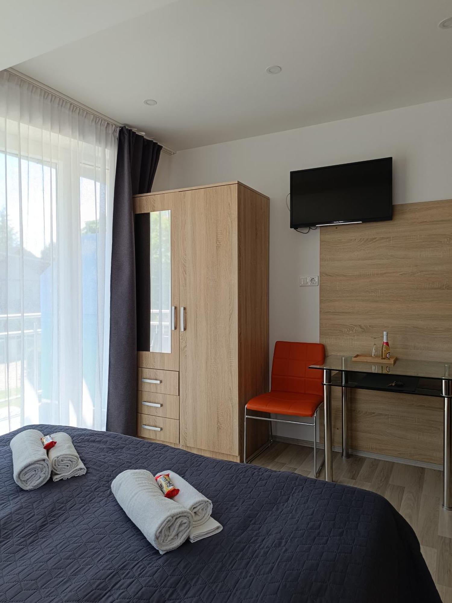 Ujhely Apartmanhaz Siofok Exterior photo